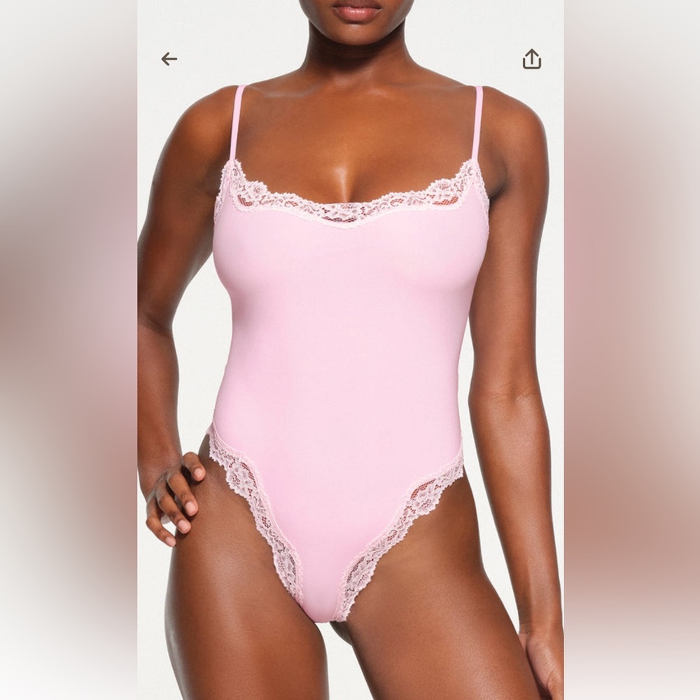 SKIMS Fits Everybody Lace Cami Bodysuit